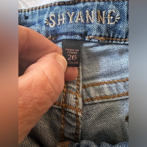 Shyanne Distressed Denim Cut Offs Size 26 Detailed Back Pockets - Summer Ready - Picture 7 of 7